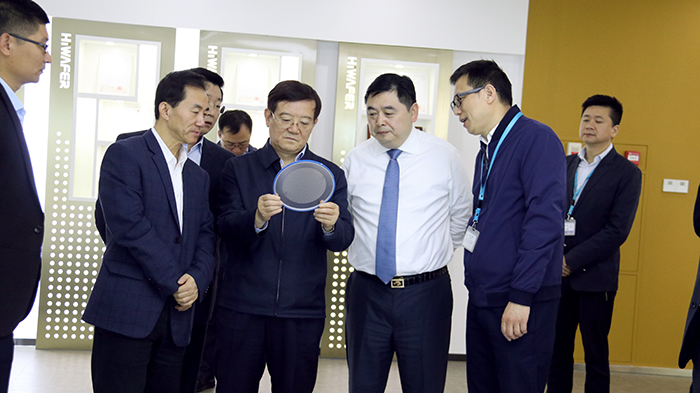 中央统战部副部长徐乐江莅临海威华芯参观调研